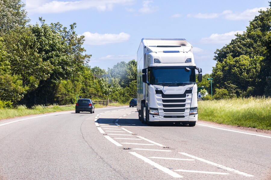 How Fast Can Commercial Trucks Safely Travel on Highways?