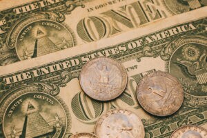 ¿Cuánto dinero puedo obtener de un caso de accidente de auto?