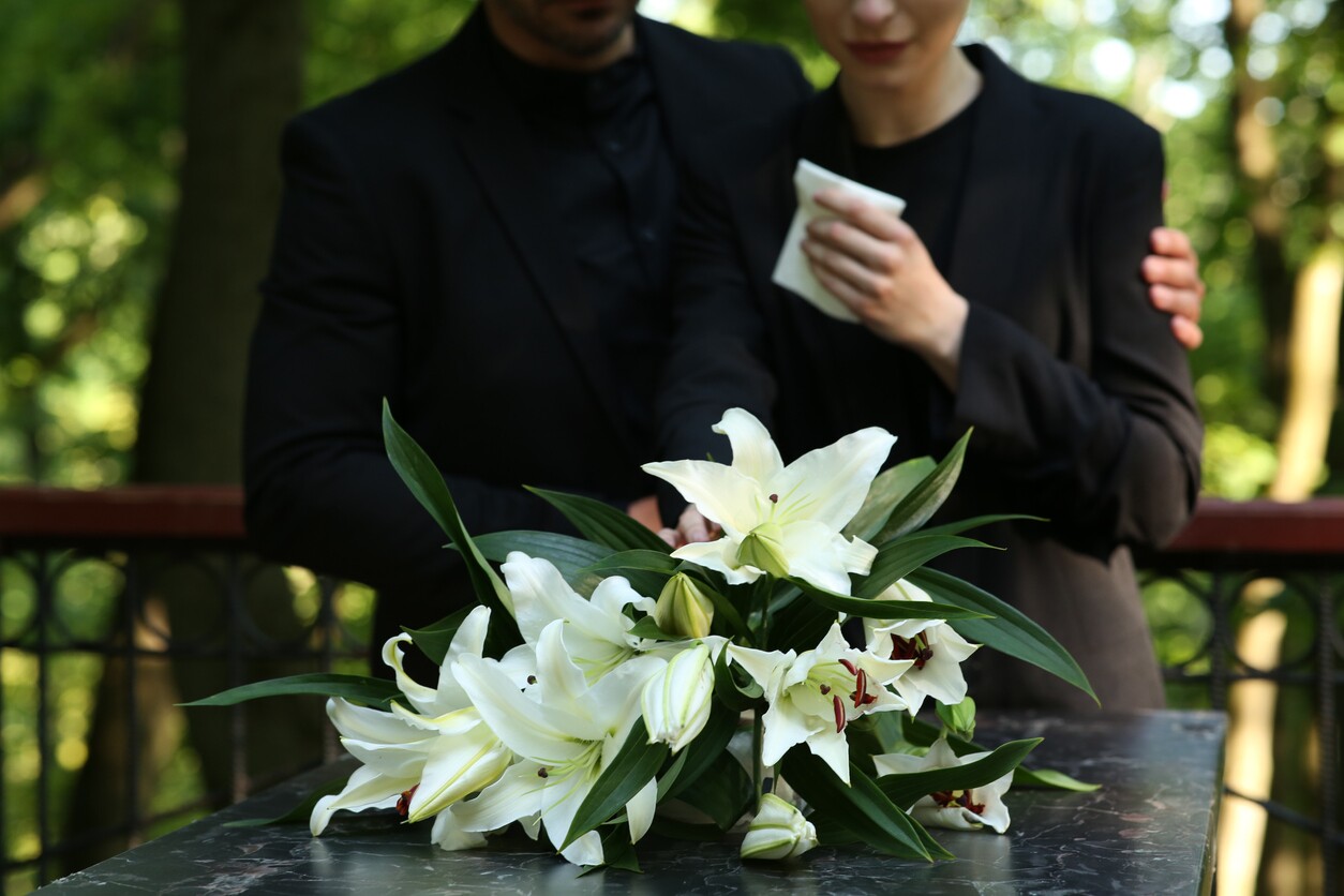 Dealing With Grief A Step-By-Step Guide For Emotional Healing After the Unexpected Death of a Loved One